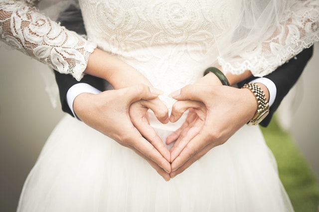 Need a Good Wedding Gift? Give them the Gift of Marriage Counseling